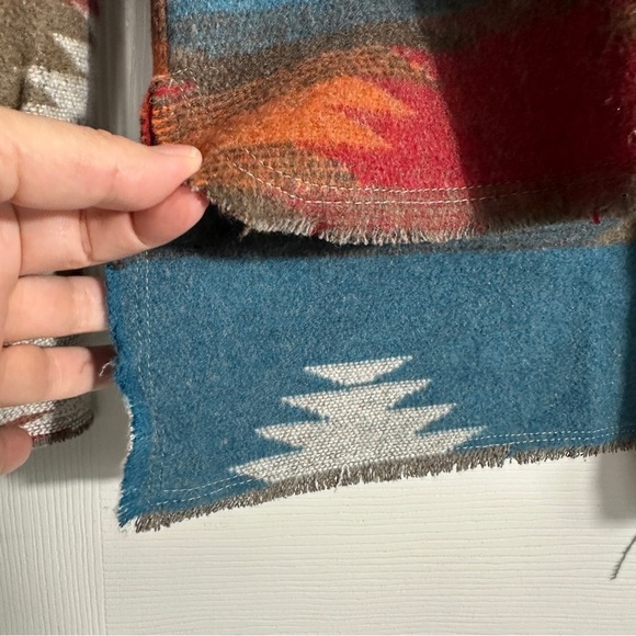 Mulla "Jackson" shacket, size Sm., Aztec print, hi-lo, raw edge, blue/rust - Picture 3 of 9